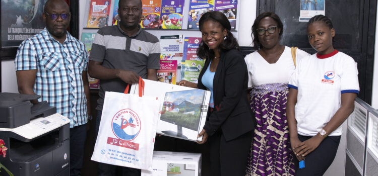 Actions sociales / JD Éditions fait un don à L’APFC d’Agboville